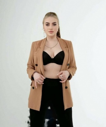 Изысканная леди с огненным характером готова подарить тебе незабываемые моменты страсти и удовольствия. Погрузимся в мир соблазна и наслаждения вместе. Жду звонка от тебя! 1663, 21 год